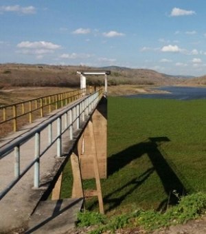 Desassoreamento da barragem Carangueja deve ser concluído em uma semana