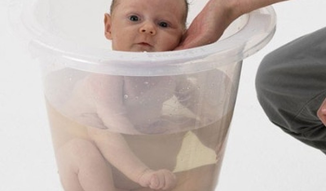 Bebê de 9 meses morre afogado em balde com água