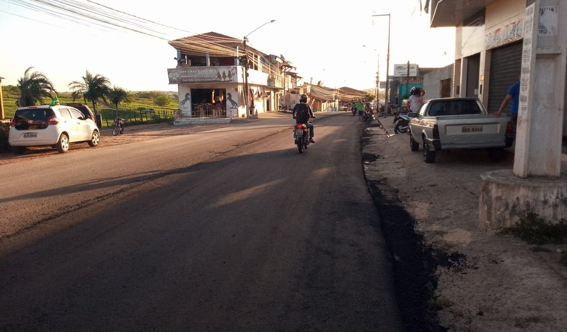 [Vídeo] Obras de recapeamento asfáltico na Rua Coronel Vicente Ramos em Arapiraca animam motoristas
