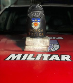 Militares apreendem drogas, trocam tiros com traficantes que fogem pela mata da Vila Almeida em Maceió