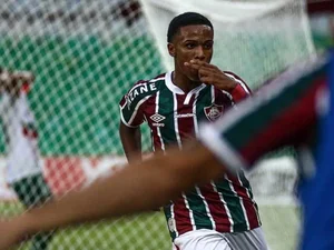 Kayky decide, Fluminense vence a Portuguesa e fará a final do Carioca contra o Flamengo