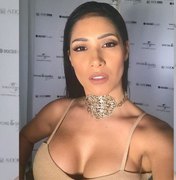 Simaria, Kardashian brasileira, faz sucesso com decote em Alagoas