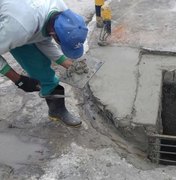 Prefeitura executa serviços de desobstrução de esgoto em Arapiraca