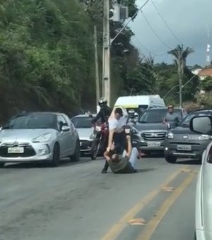 [Vídeo] Discussão de trânsito na Leste-Oeste quase termina em tragédia
