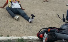 Acidente envolvendo motocicleta e carro de passeio deixa feridos