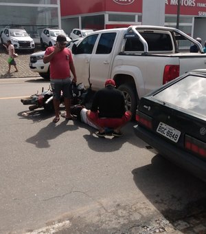 Acidente entre caminhonete e moto é registrado em trecho urbano de Arapiraca