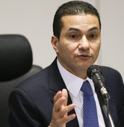 Ministro Marcos Pereira entrega carta a Temer pedindo demissão
