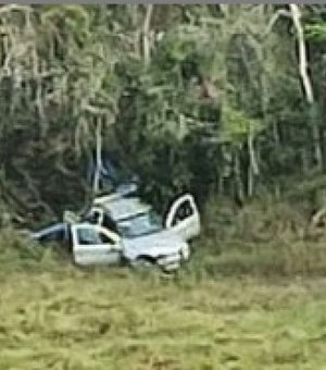 Motorista de Arapiraca cochila ao volante e veículo cai em ribanceira no Distrito de Pindorama em Coruripe