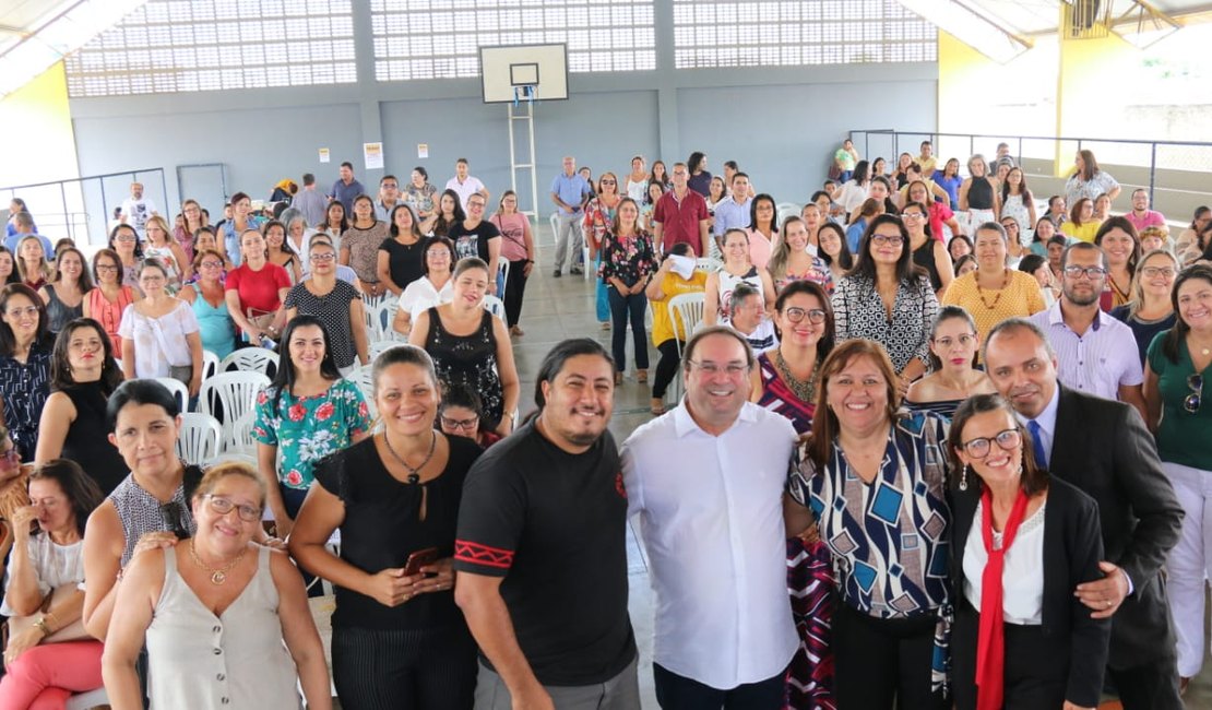 Luciano Barbosa anuncia ampliação do Programa Escola 10