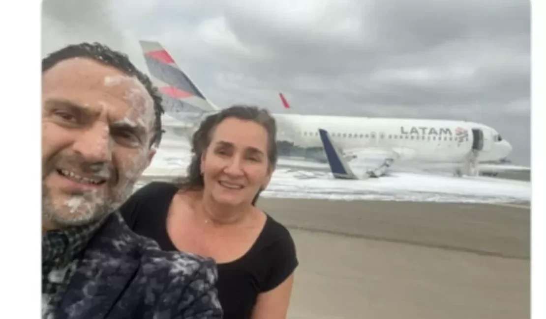 Casal sobrevive a acidente de avião, posta selfie e gera polêmica na web