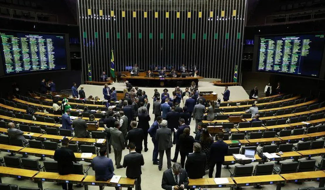 Bancadas na Câmara atuam para derrubar decreto de Lula que restringe acesso a armas