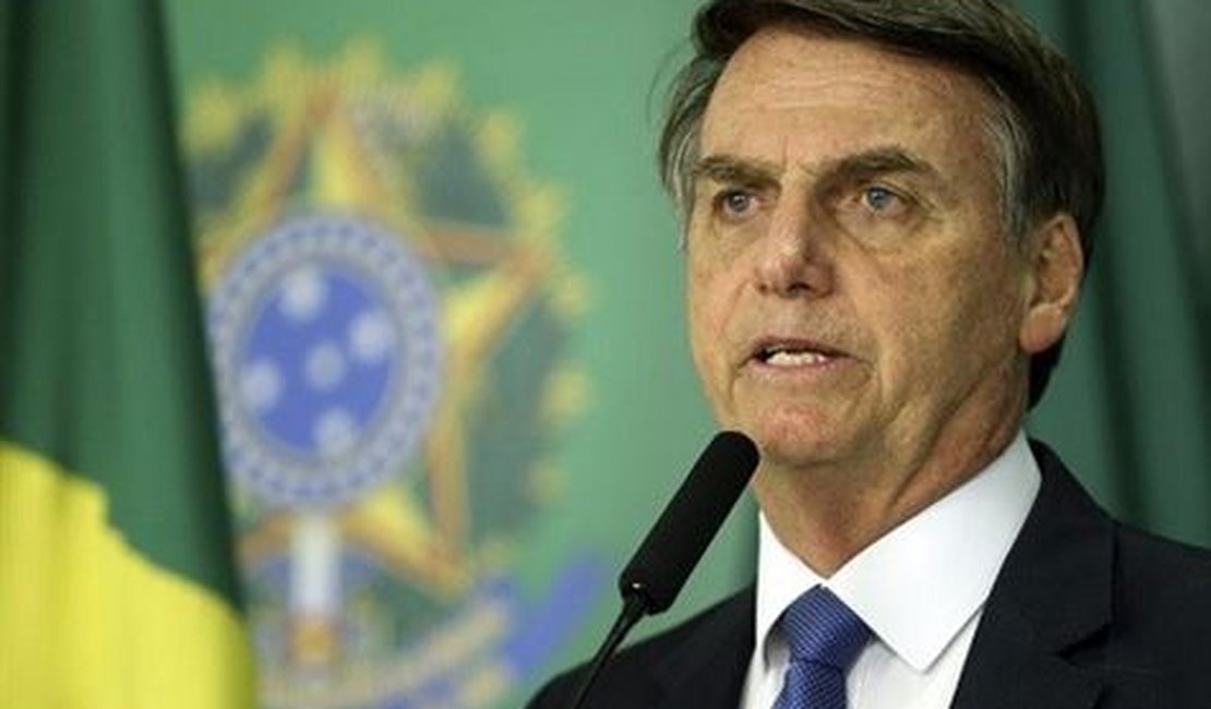 Bolsonaro vetará reajuste de salário a servidores