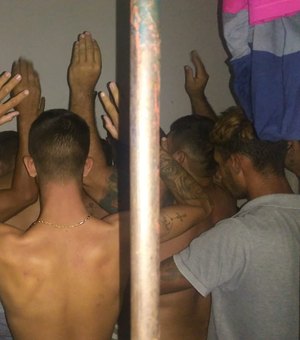 Delegacia de Delmiro Gouveia está superlotada com 11 presos em uma cela
