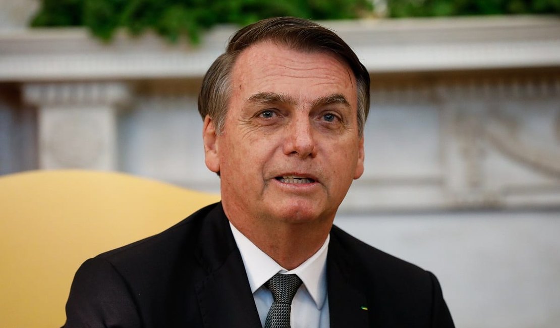 Bolsonaro diz que vive em 'meio repugnante' e não mudará