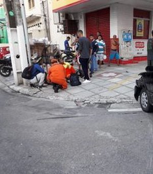 Avanço de sinal vermelho provoca acidente na Av. João Davino, em Maceió