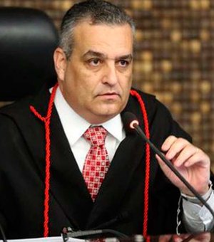 Alfredo Gaspar recorre contra decisão que devolveu cargo a Gustavo Feijó