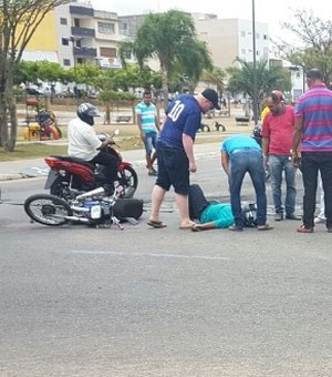 Motociclistas se chocam em cruzamento no Centro de Arapiraca e ficam feridos