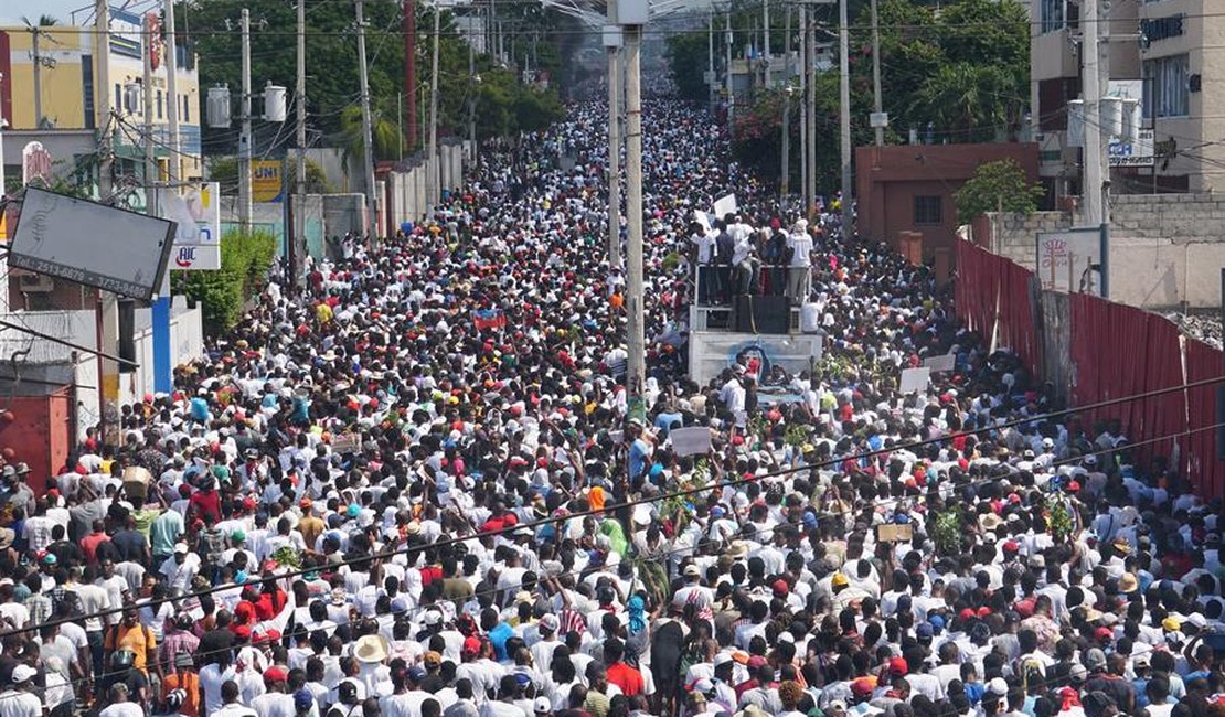 Milhares de pessoas vão às ruas pedir a renúncia do presidente do Haiti