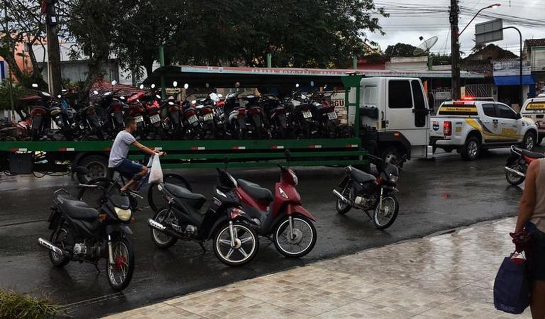 [Vídeo] BPRv recolhe 34 motocicletas com escapamento “coyote” no Agreste e Sertão