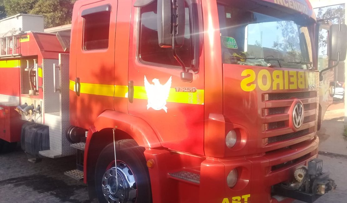 Corpo de Bombeiros é acionado para combater incêndio em dois bairros de Maceió