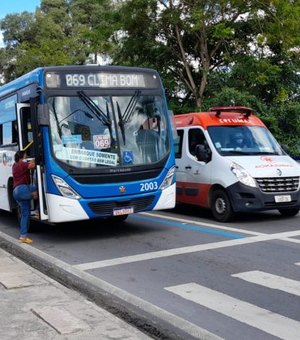 Pontos de ônibus na Praça dos Palmares sofrem alteração