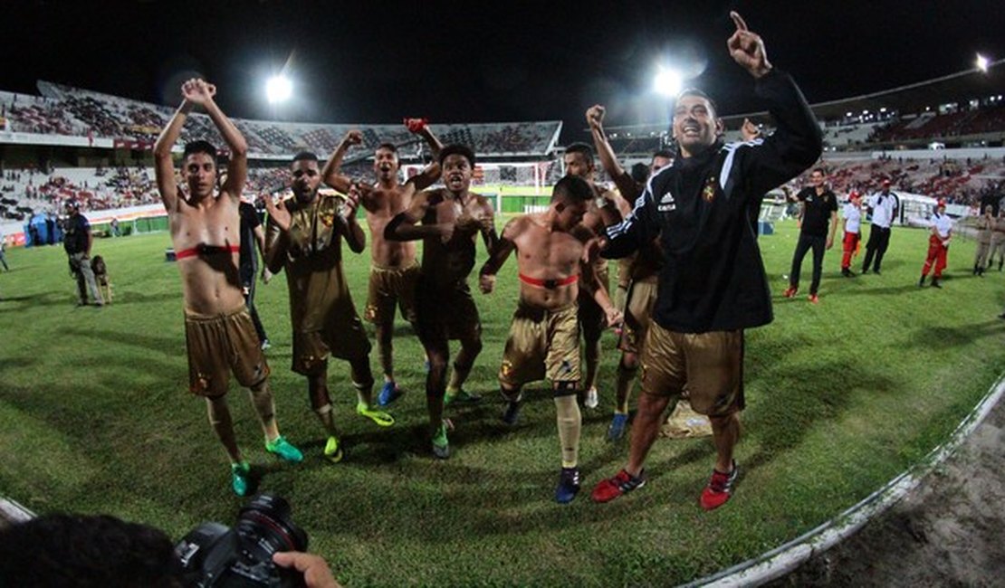 COPA DO NORDESTE: Sport derruba Santa Cruz no Arruda e pega o Bahia na final