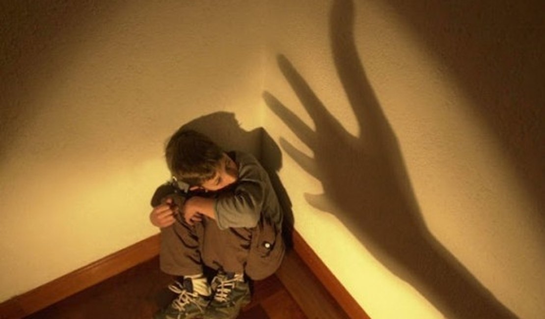 Crianças fogem de casa com medo de agressões física