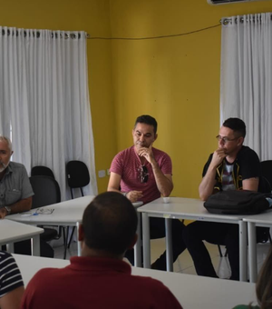 Servidores da Educação rejeitam reajuste apresentado por prefeitura, em Delmiro Gouveia