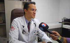 Cardiologista recebe homenagem por implantar serviços de alta complexidade em Arapiraca