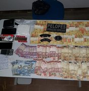 Trio é preso com cocaína, munições e mais de R$ 2 mil, em Arapiraca