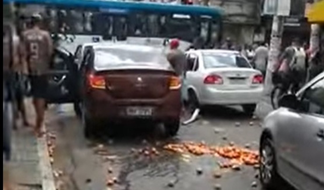Motorista é agredido no Centro de Maceió após atropelar ambulante