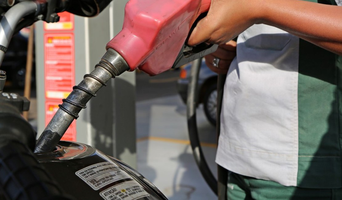 Petrobras anuncia alta de 1,68% na gasolina nas refinarias
