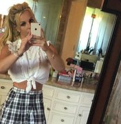 Britney Spears aparece com look inspirado em seu primeiro hit e fãs deliram 