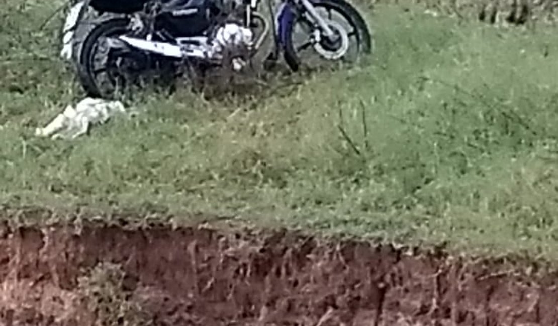  [Vídeo] Cratera que prefeitura não fechou engole e mata motociclista durante tempestade, em Arapiraca