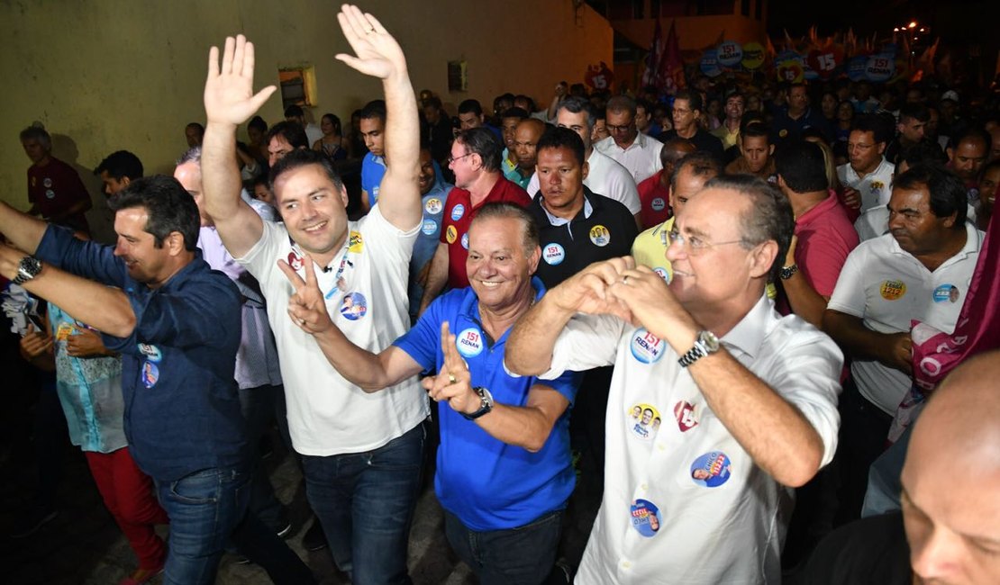 Caminhada com Senador Renan reúne multidão no Tabuleiro dos Martins