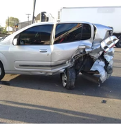 ﻿Motorista embriagado causa acidente em trecho da Avenida José Alexandre