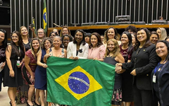 Em Brasília, Fabiana Pessoa participa de evento em homenagem à conquista do voto feminino