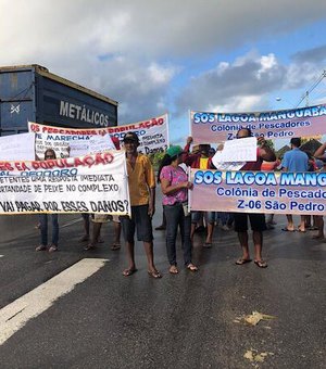 Pescadores bloqueiam rodovia AL 101 Sul em Marechal Deodoro