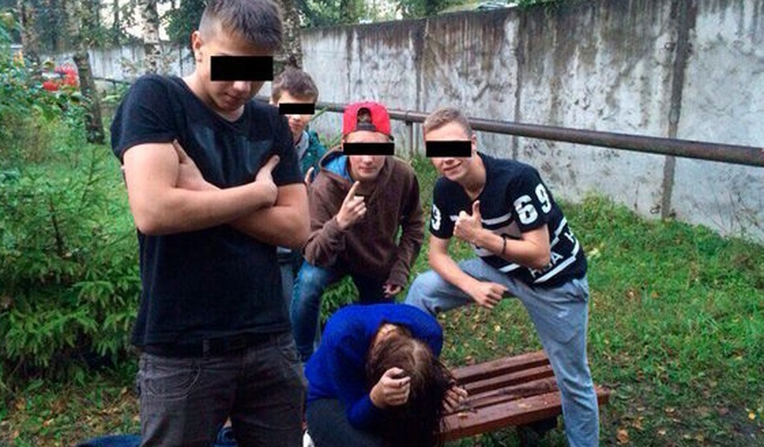 Jovens divulgam imagem após estupro coletivo