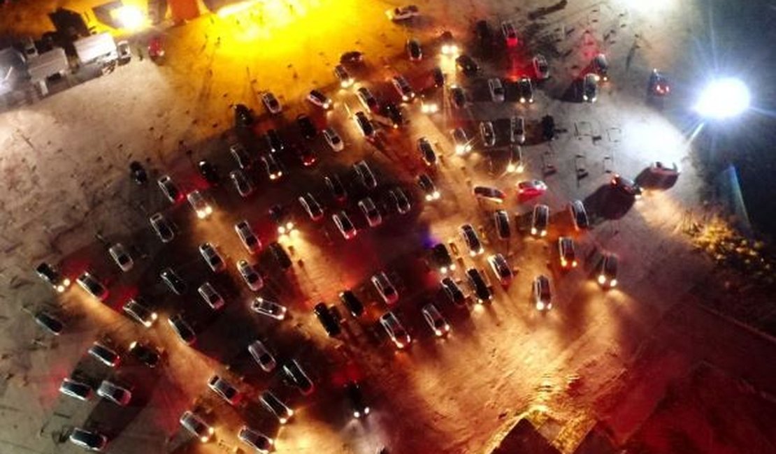 Com aulas presenciais suspensas, colégio realiza encontro especial em Drive-in