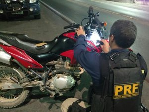 PRF prende motociclista com moto adulterada na BR-104, em São José da Laje
