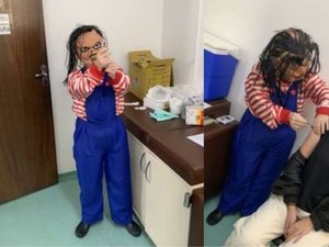 'Ela me tranquilizou', diz tuiteira que tomou vacina da 'enfermeira Chuck'