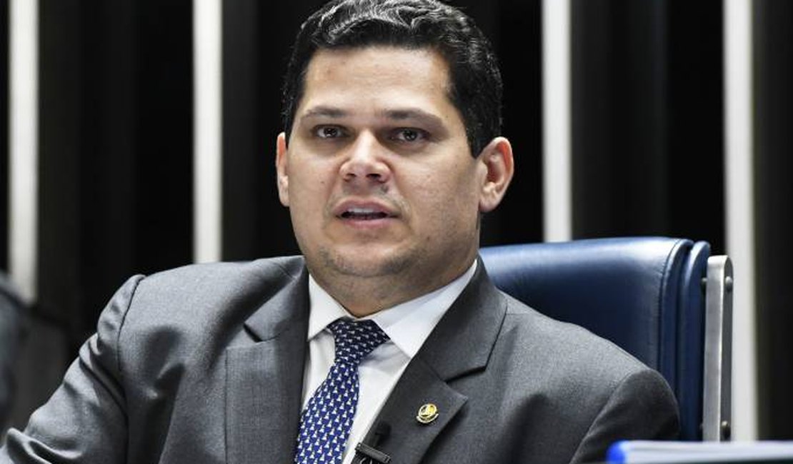 Alcolumbre critica pronunciamento de Bolsonaro: 'Grave'
