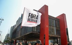 Manifestantes participam de protesto pedindo o impeachment do presidente Jair Bolsonaro