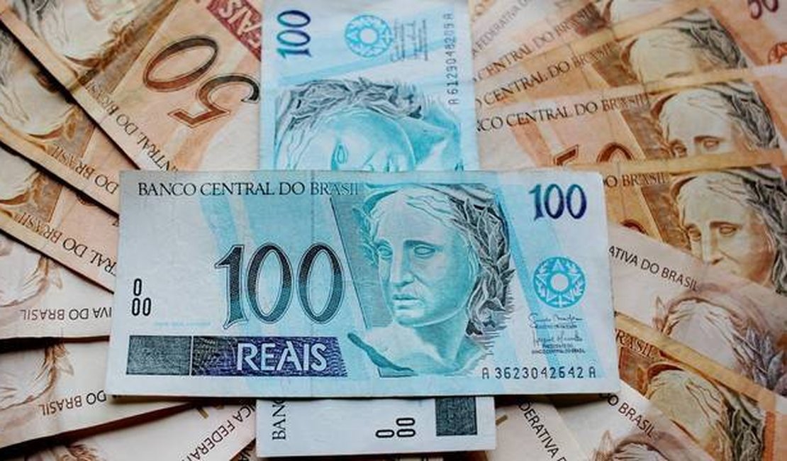 Salário mínimo deveria ser de R$ 4.420,11 no Brasil, aponta Dieese