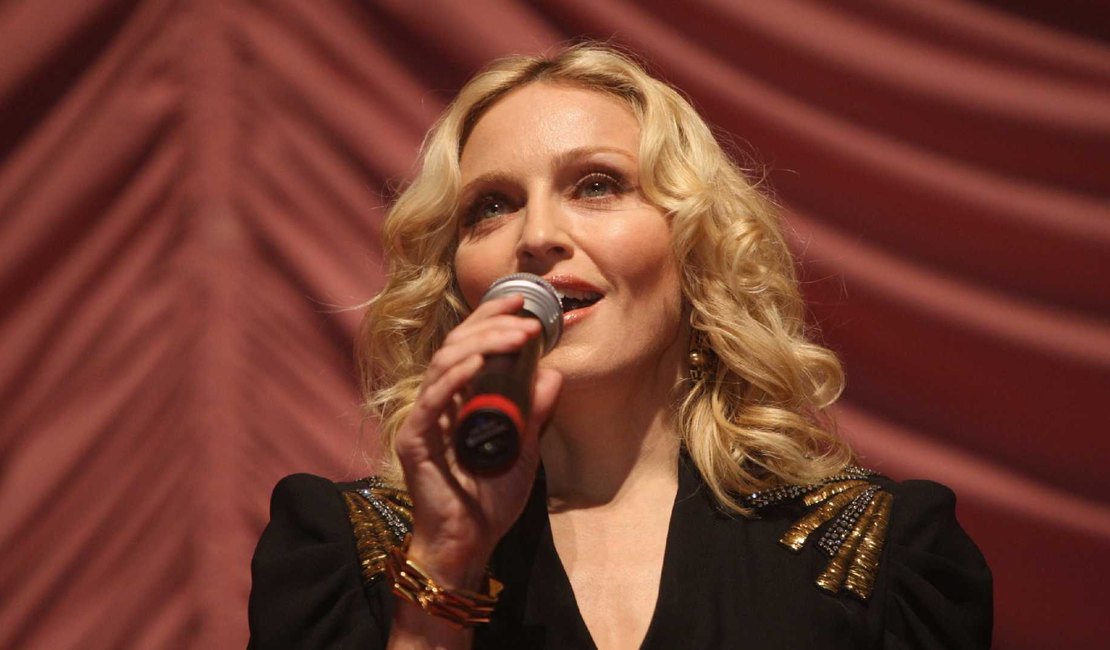 Madonna adere ao #EleNão e pede 'fim do fascismo'