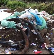 [Vídeo] Sem fiscalização, rua calçada vira lixão e moradores cobram prefeitura 
