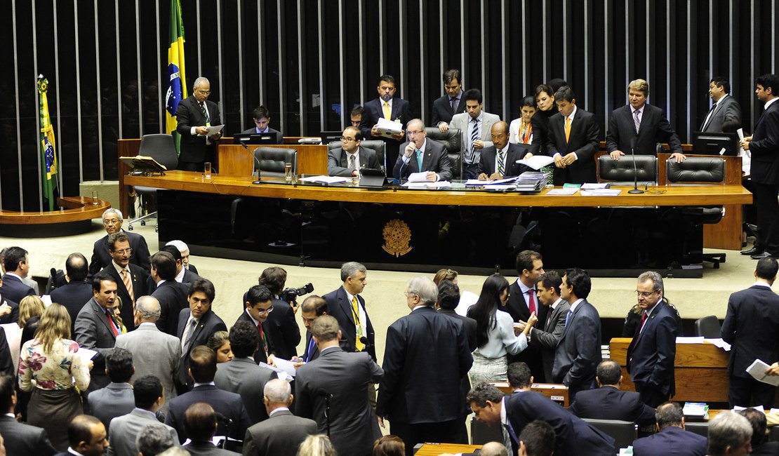 Câmara instala novas comissões para discutir reforma política