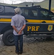 PRF prende homem com mandado de prisão em aberto na BR-104