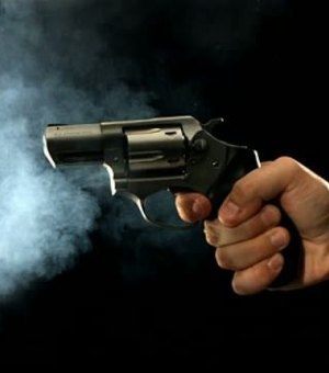 Homem efetua disparos de arma de fogo durante festa no Agreste 